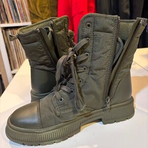 UNIQLO C Padded Lace-Up Boots - worn once Sz. 7.5